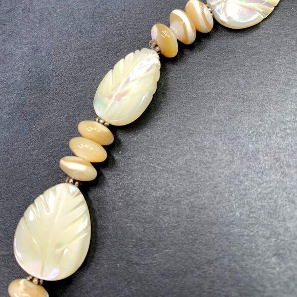 Mother of Pearl Leaf Necklace & Earring Set Vintage - Picture 2 of 7